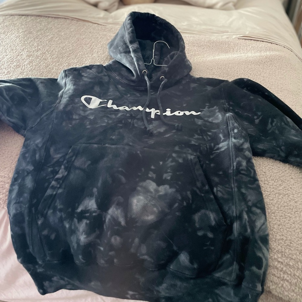 Champion tie-dye pull-over hoodie. Size: S